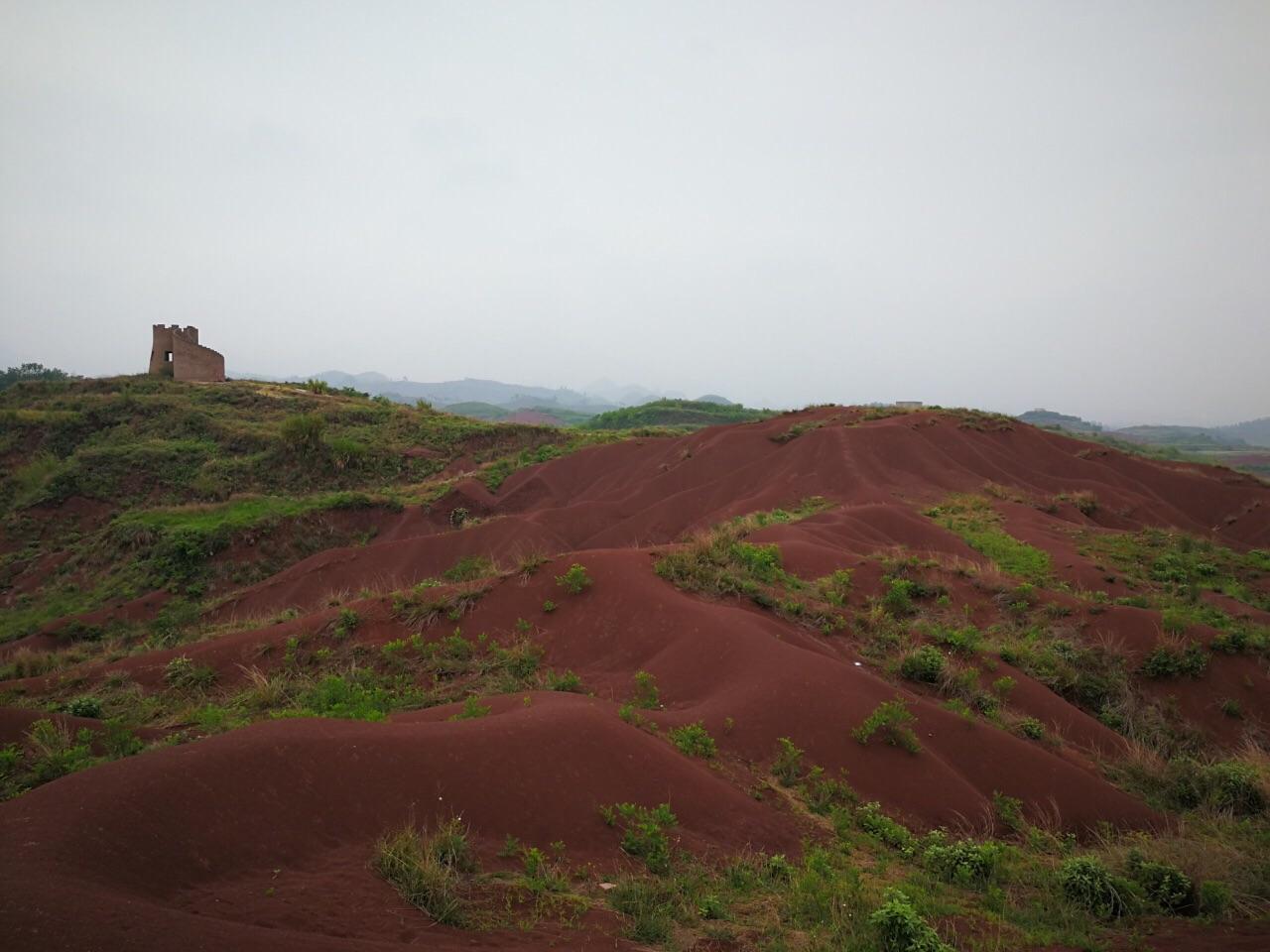 南岭红土地