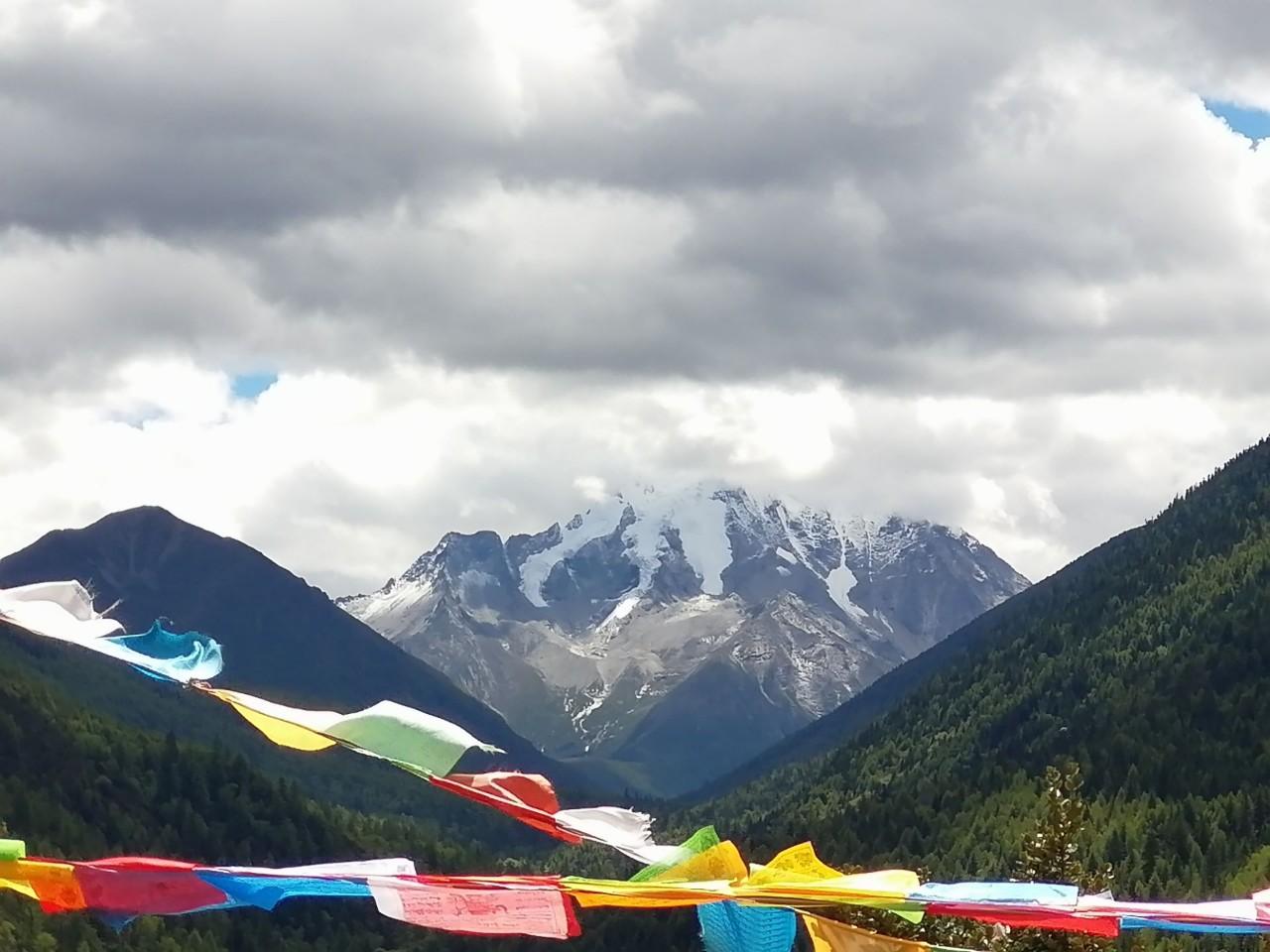 雅拉雪山