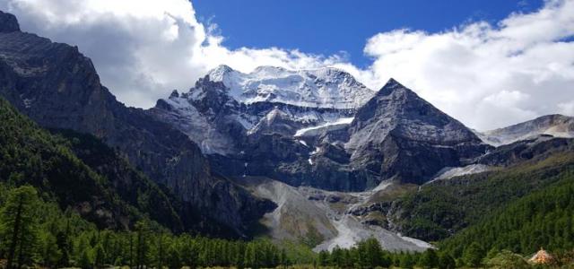 武汉出发稻城亚丁8天自驾游：丹巴甲居藏寨-雅拉雪山-稻城亚丁8天自驾游