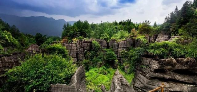 武汉出发周边恩施3天自驾：狮子关水上公路-梭布垭石林-女儿城3天湖北周末游