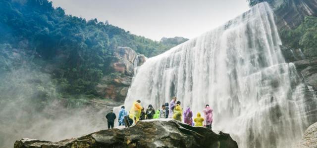 成都出发贵州4日自驾：赤水大瀑布-兴文石海-僰王山4日自驾游