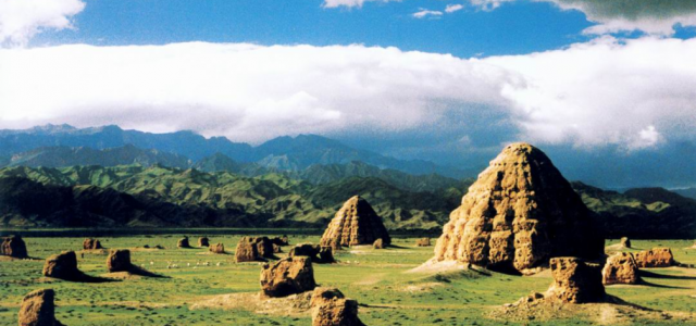 五一自驾宁夏：探西夏古都、寻贺兰山岩画、观须弥山石窟，探越野圣地“虎克之路”，邂逅热播剧《山海情》，