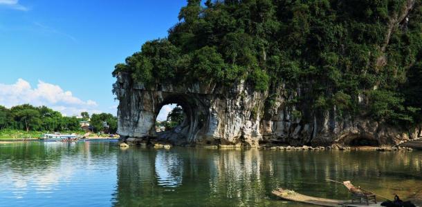 山东出发自驾广西11日游：桂林，阳朔，巴马，北海，中越边境，友谊关，德天大瀑布，龙脊梯田11日自驾游