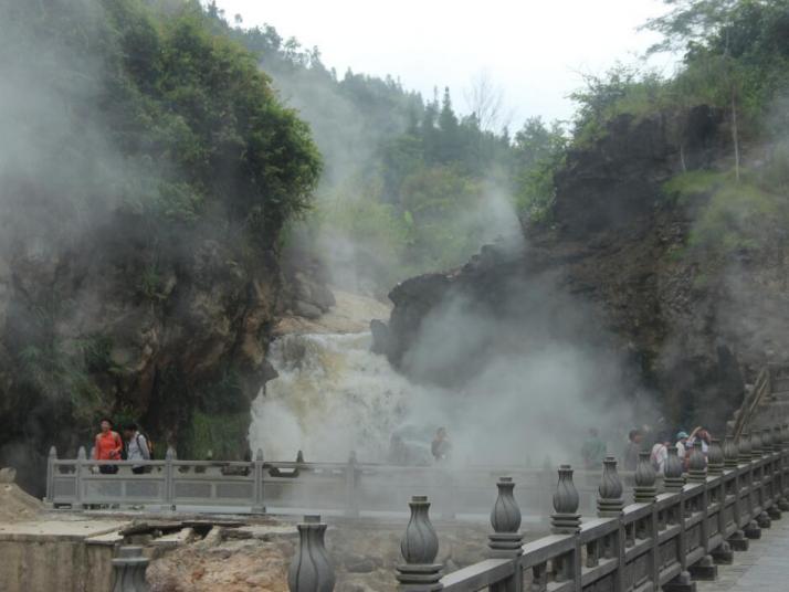 云南腾冲热海温泉图片