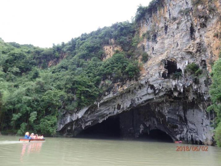 巴马百鸟岩