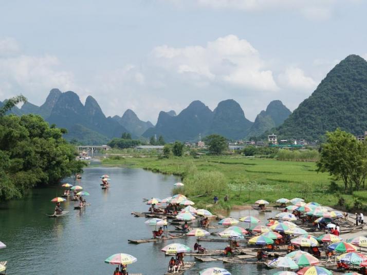 阳朔遇龙河漂流