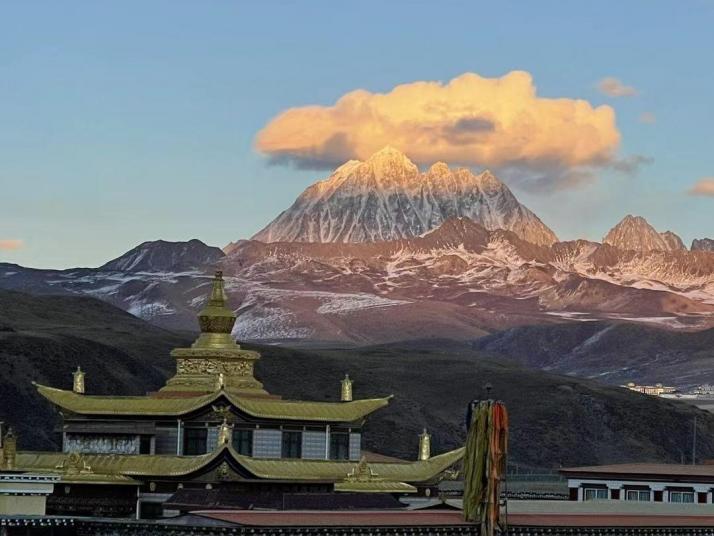 理塘长青春科尔寺