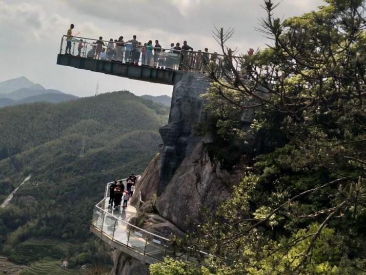 龙岩梅花山玻璃栈道