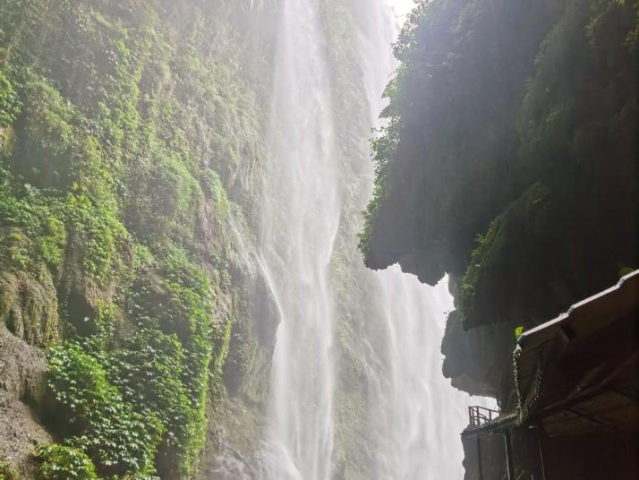 靖西古龙山大峡谷