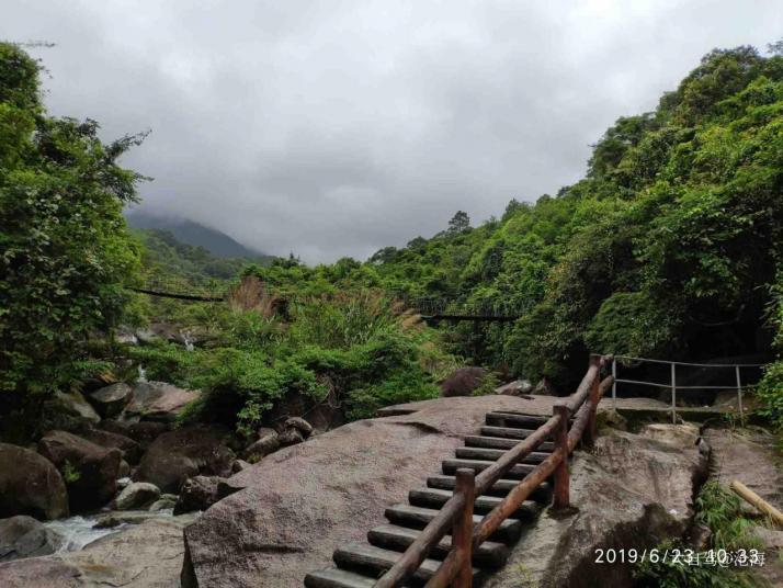 东兴屏峰雨林好玩吗