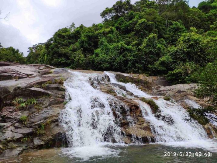 东兴屏峰雨林公园好玩吗