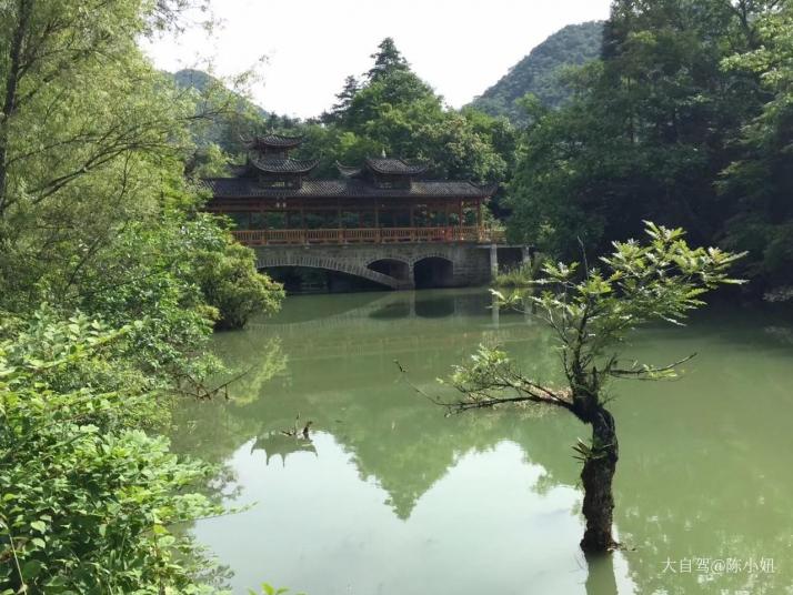 鹤峰董家河村