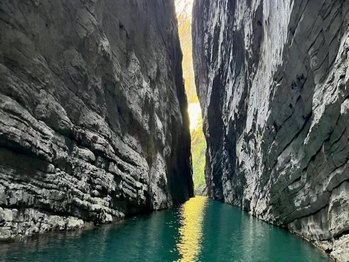 鹤峰屏山风景区