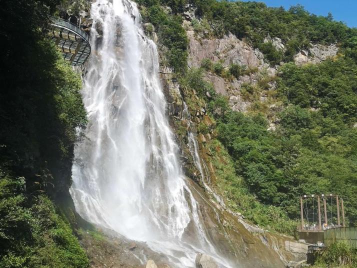 岳西大别山彩虹瀑布图片