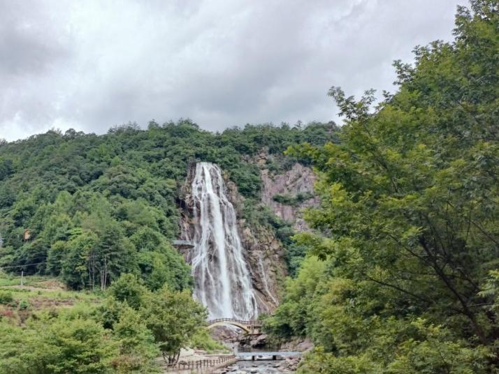 岳西大别山彩虹瀑布