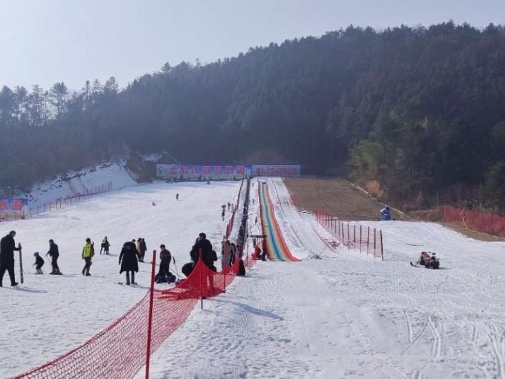 岳西大别山滑雪乐园图片