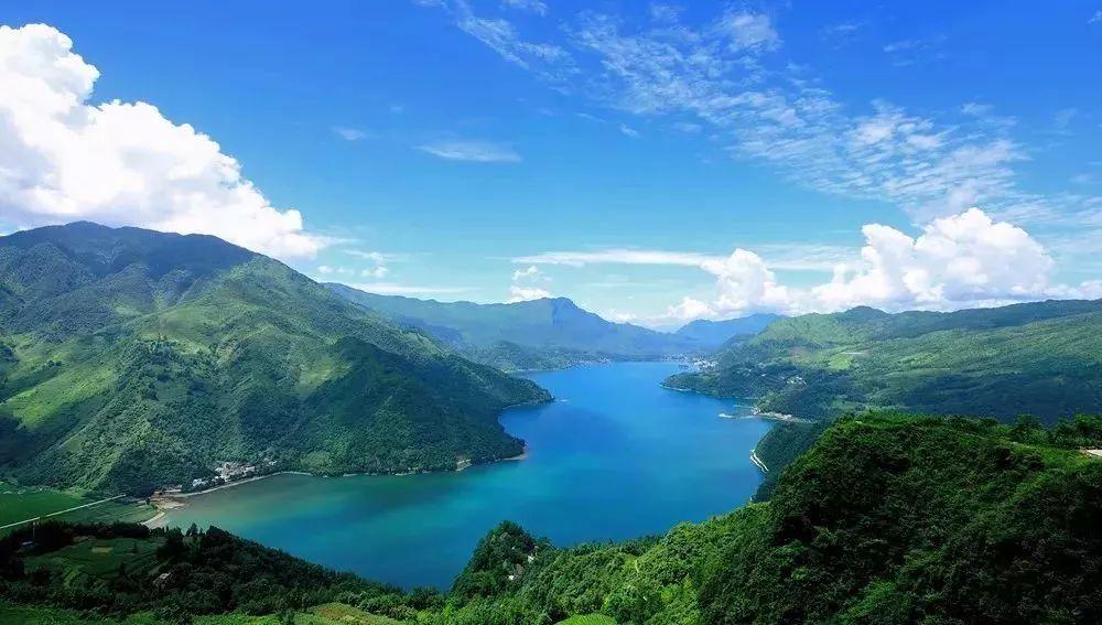 重庆出发川西4日自驾游：雷波马湖-大凉山秘境-悬崖村-九十九里瀑布温泉4日自驾之旅