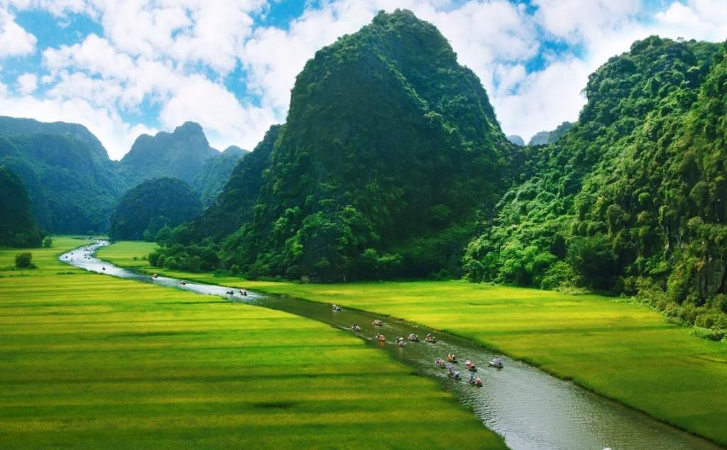 全国出发南北穿越越南6日落地自驾游：岑山海滩-陆龙湾-发焰石大教堂6日休闲自驾游