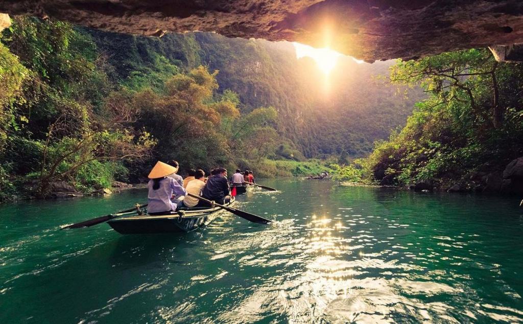 广东出发越南越美7日自驾游：下龙湾-巴亭广场-陆龙湾-安子山7日越南休闲自驾游