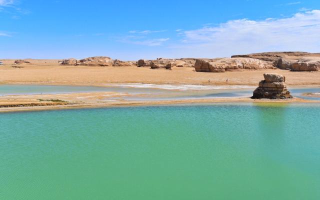 西宁集合青海甘肃内蒙11日西北自驾游：青海湖-额济纳-敦煌-大柴旦自驾游赏世界级秋景