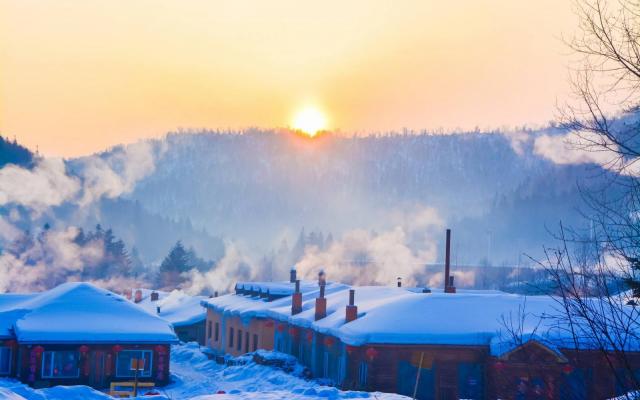 哈尔滨集合东北8日落地游：雪乡-威虎寨-长白山-老里克湖-万科滑雪场8日落地冬季游