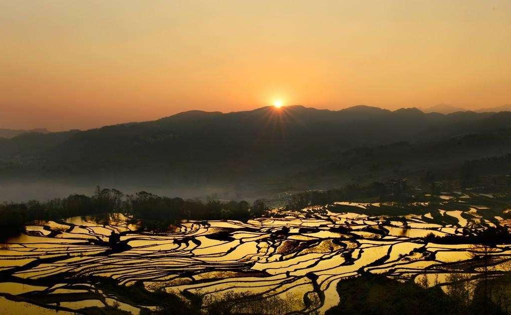 昆明集合云南10日自驾游：西双版纳+万峰林+马岭河大峡谷世外桃源畅享春天之旅