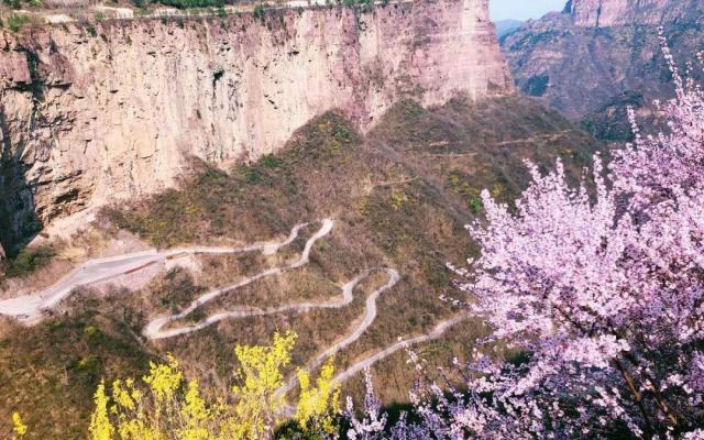 辉县集合南太行挂壁公路-封丘油菜花海-开封4日3晚自驾游，畅游太行之巅、黄河之滨